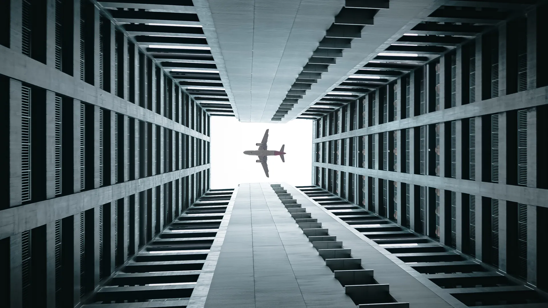 Airplane symbolizing Yitro Global’s expansion into the aviation industry and accelerated growth in 2021.